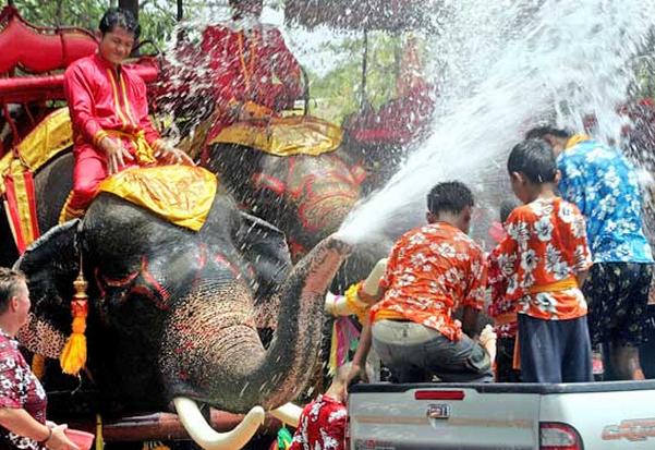 FESTIVAL DA ÁGUA DE SONGKRAM - TAILÂNDIA festivais imperdíveis ao redor do mundo