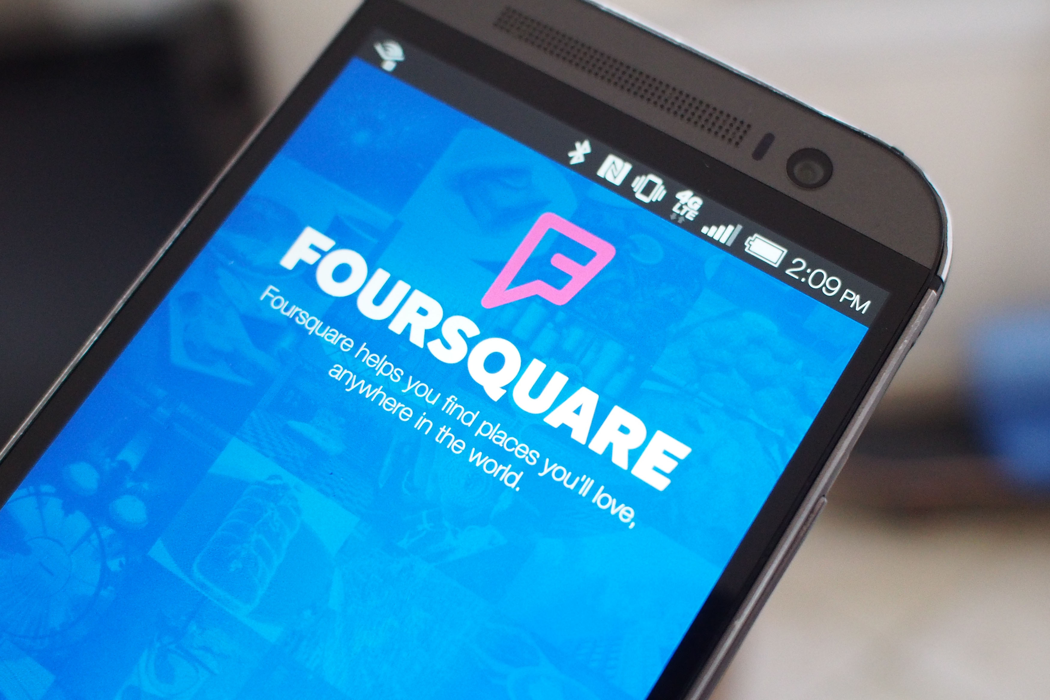 dicas para quem vai viajar a turismo ou fazer intercâmbio - baixe o Foursquare no seu celular