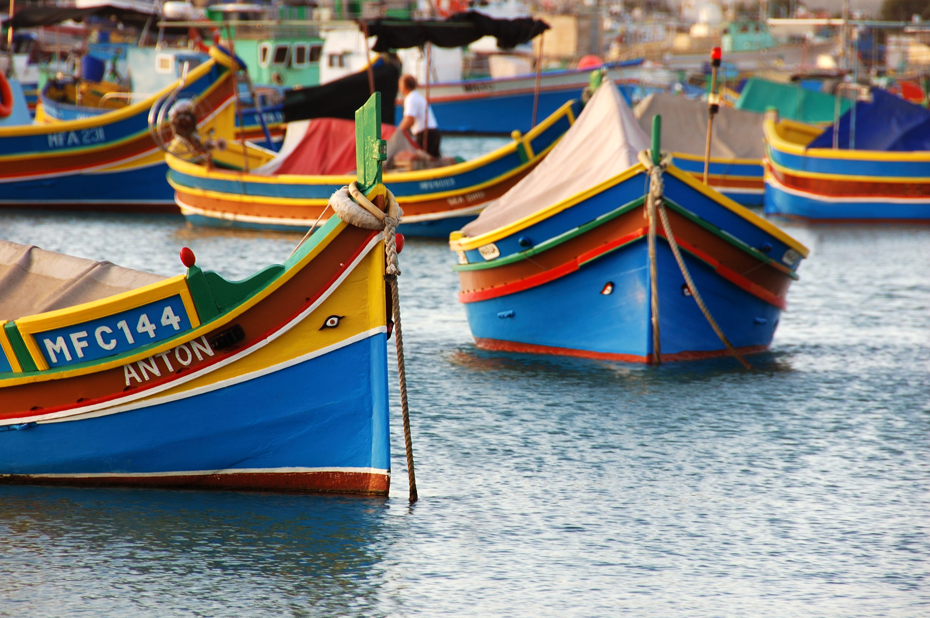 7 curiosidades sobre a ilha de Malta - Bizzila é o nome dado à renda maltesa- Luzzu é um barco tradicional de pesca 